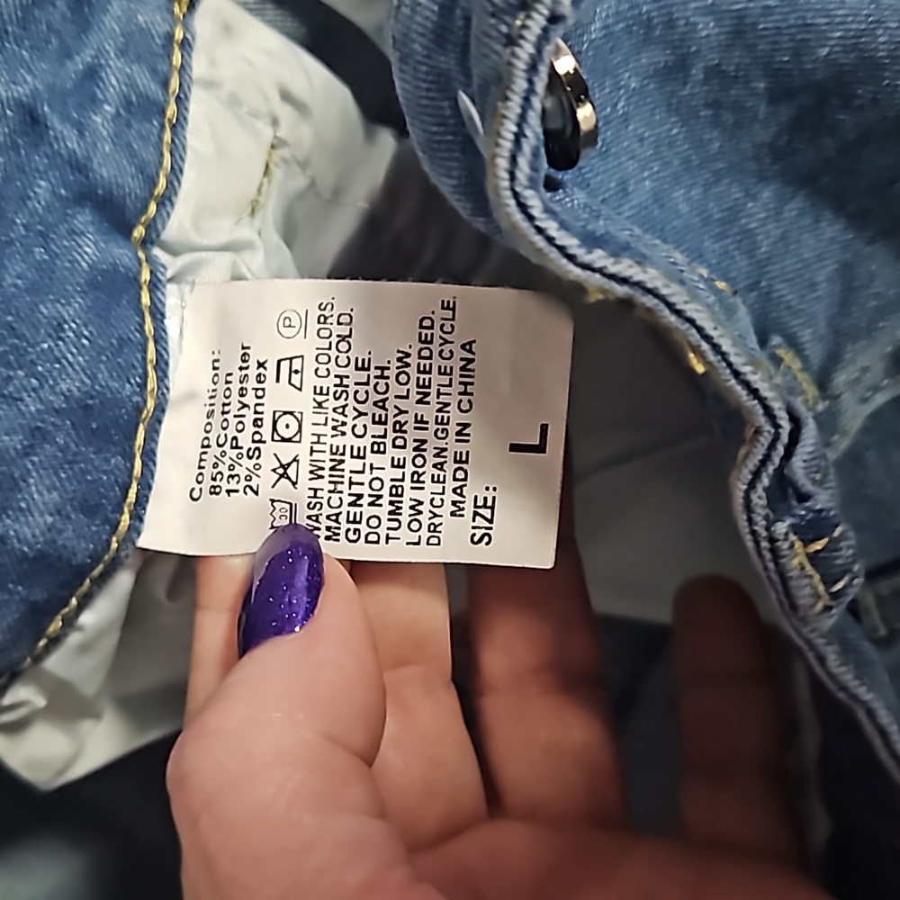 Nwot size lg embroidered jeans. Bellbottom - Picture 3 of 4